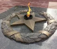 Бронзовый венок со звездой вечного огня в Будённовске (518550)